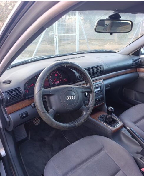 SE vende Audi A4 2.4 Gasolina, año 2000
